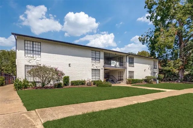 $785 | 5317 Junius Street, Unit 210, Dallas, TX 75214