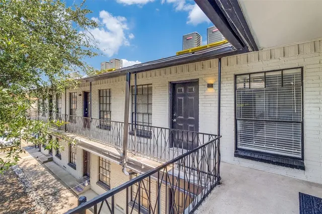 $785 | 5317 Junius Street, Unit 210, Dallas, TX 75214