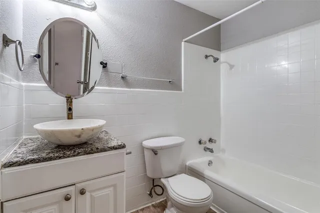 $785 | 5317 Junius Street, Unit 210, Dallas, TX 75214