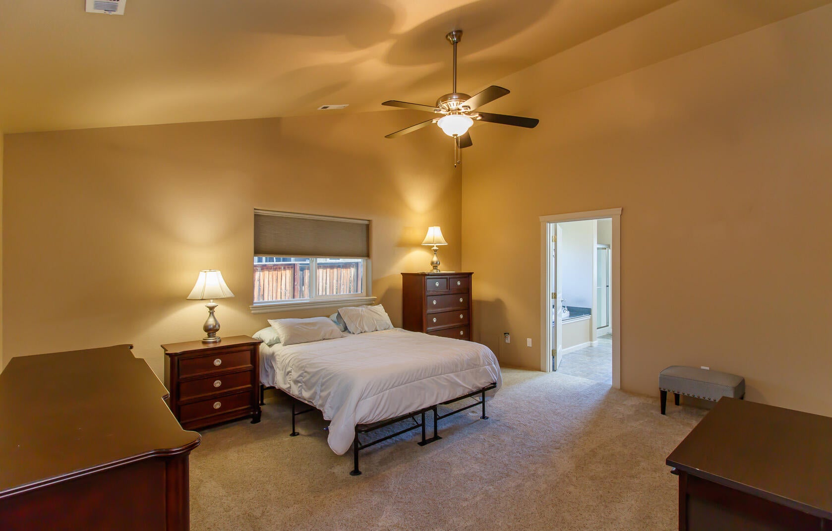 1955 Rabun Way Central Point, OR 97502 - Photo 13 of 33 Primary bedroom