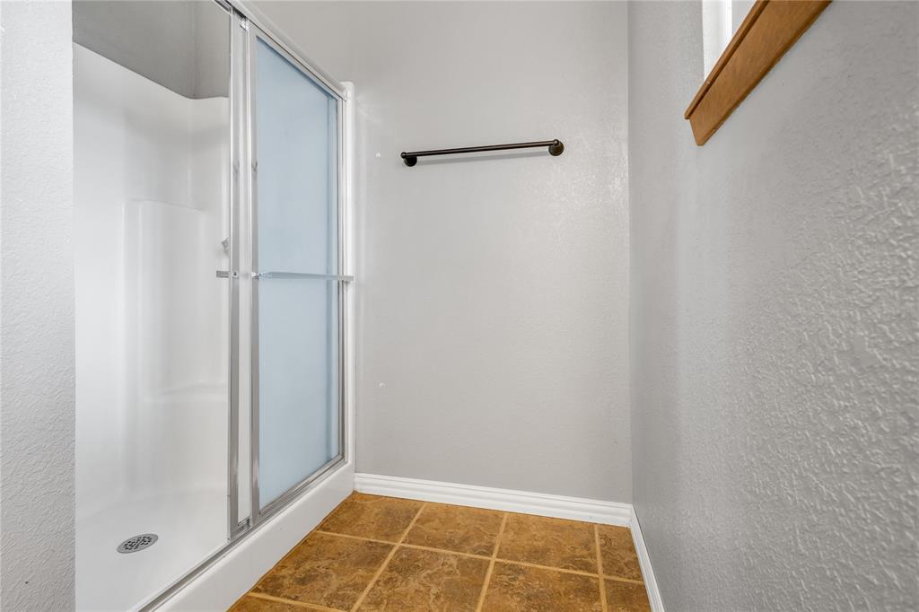 1609 Robin Street Mineola, TX 75773 - Photo 21 of 24 Bathroom
