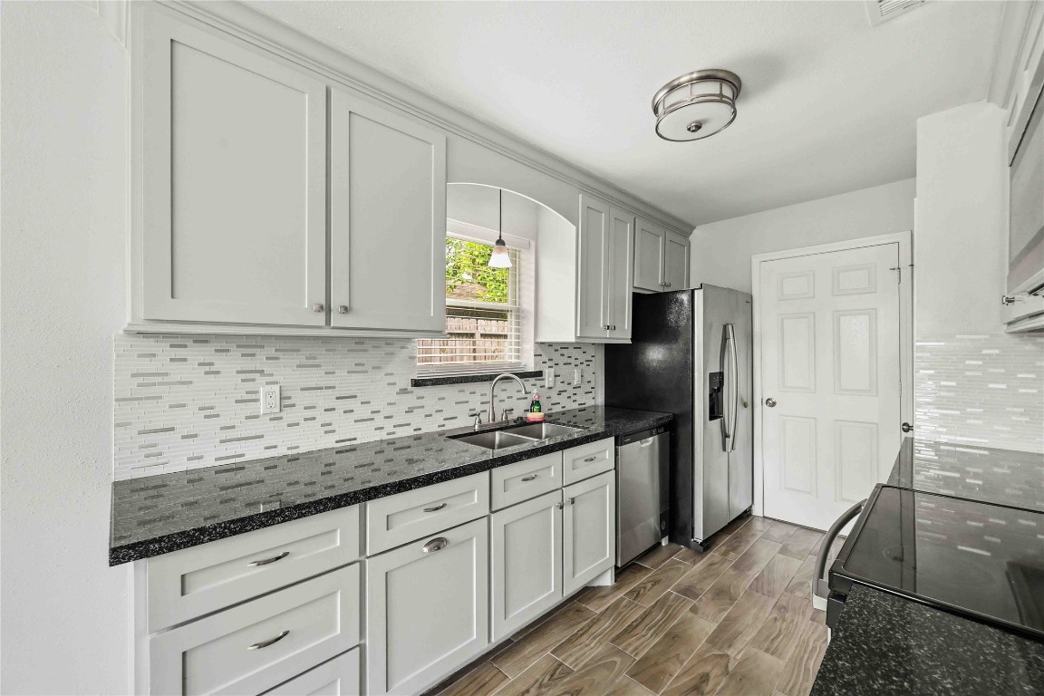 5522 Bridgegate Drive Spring, TX 77373 - Photo 4 of 22