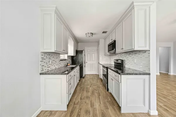$1,800 | 5522 Bridgegate Drive, Spring, TX 77373