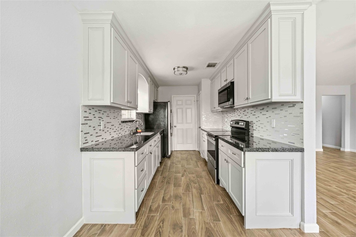 5522 Bridgegate Drive Spring, TX 77373 - Photo 7 of 22