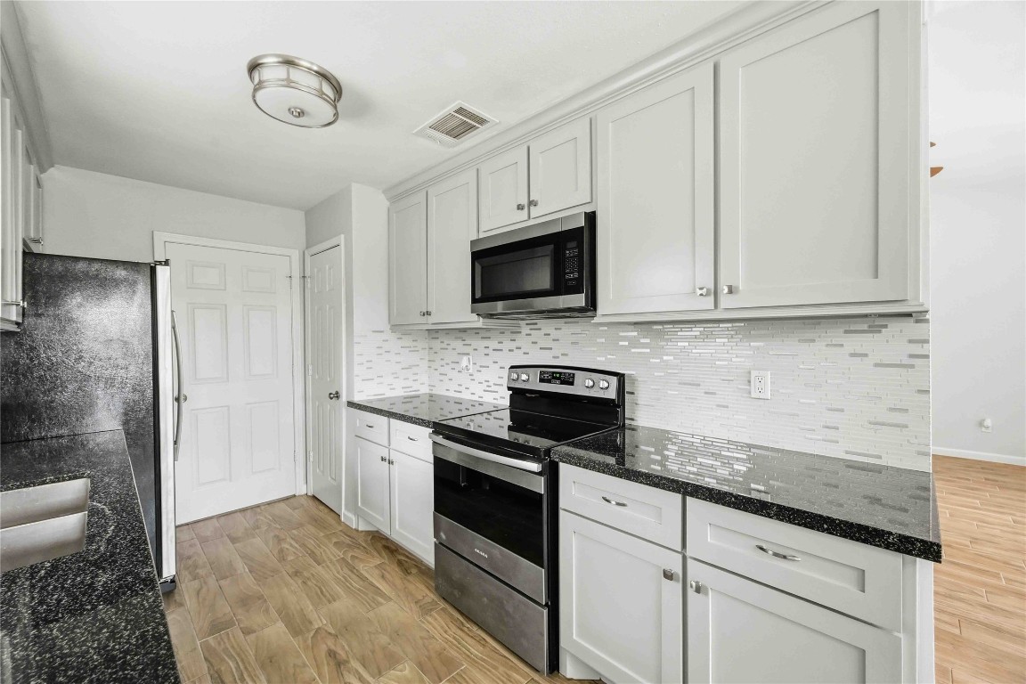 5522 Bridgegate Drive Spring, TX 77373 - Photo 8 of 22