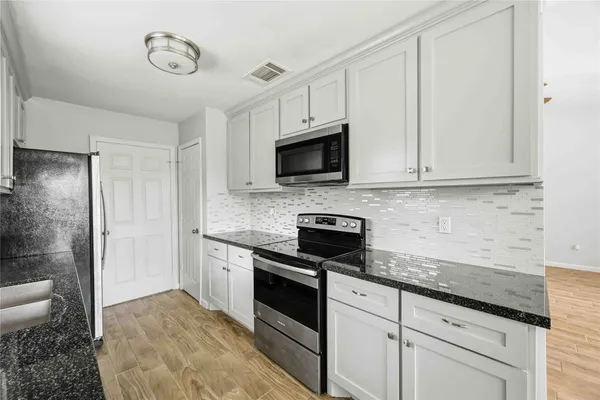 $1,800 | 5522 Bridgegate Drive, Spring, TX 77373