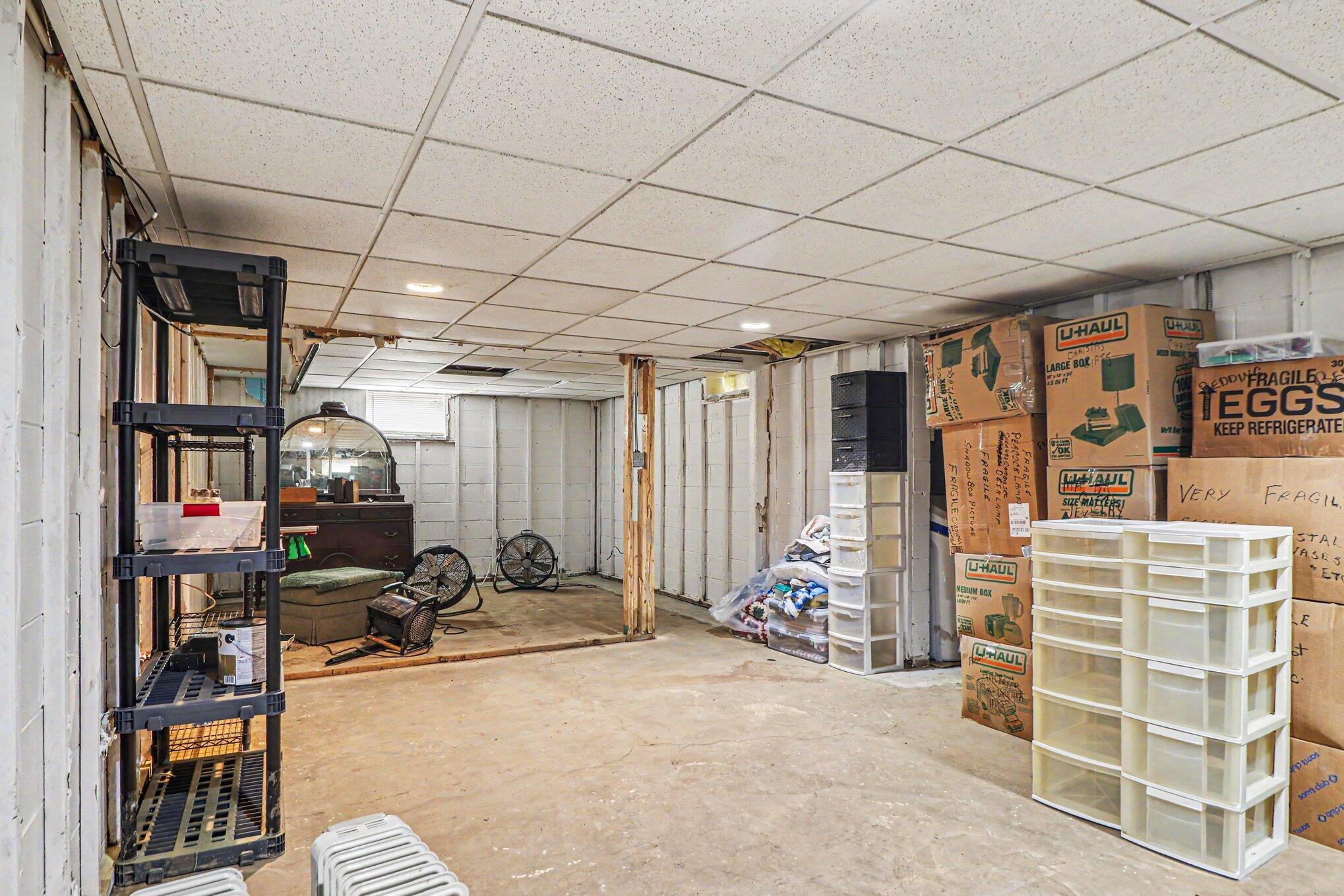 305 West 35th Avenue Griffith, IN 46319 - Photo 18 of 20 2038x1359