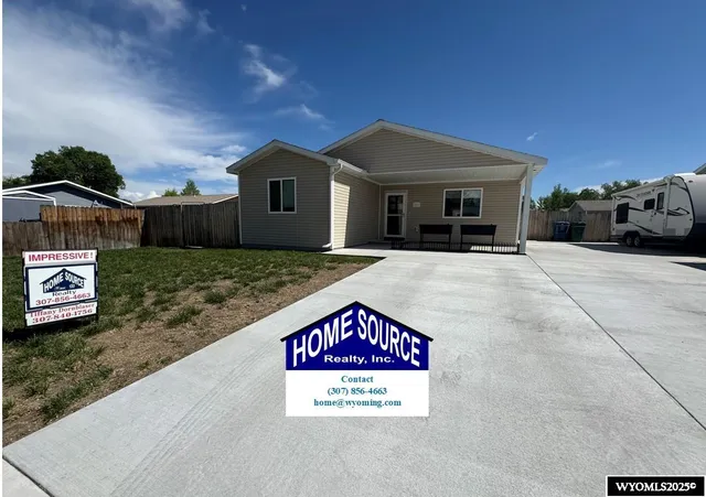 $329,900 | 1217 East Jackson Avenue, Riverton, WY 82501