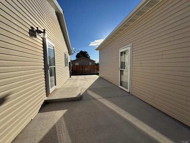 $329,900 | 1217 East Jackson Avenue, Riverton, WY 82501