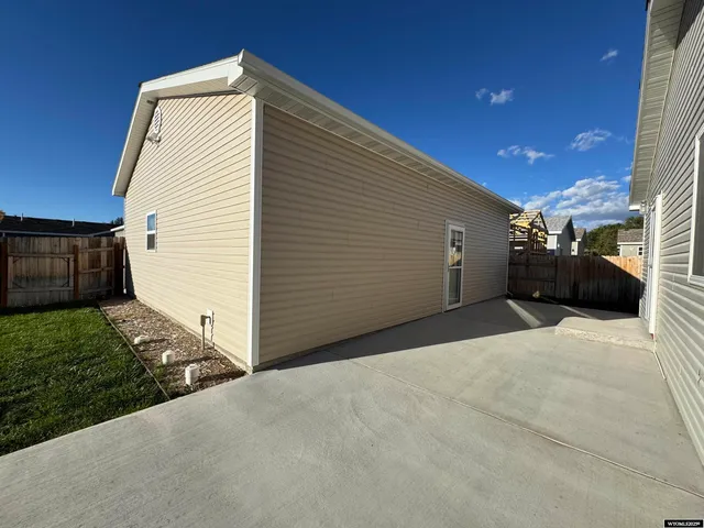 $329,900 | 1217 East Jackson Avenue, Riverton, WY 82501