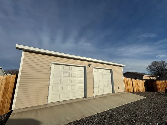 $329,900 | 1217 East Jackson Avenue, Riverton, WY 82501