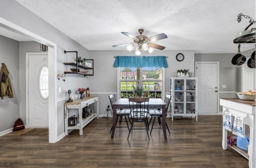 272 Jacoby Drive Manchester, TN 37355 - Photo 4 of 21 a view of a dining room with furniture window and wooden floor