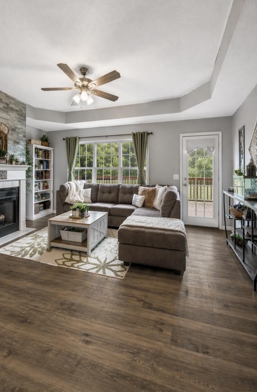 272 Jacoby Drive Manchester, TN 37355 - Photo 6 of 21 a living room with furniture and large windows