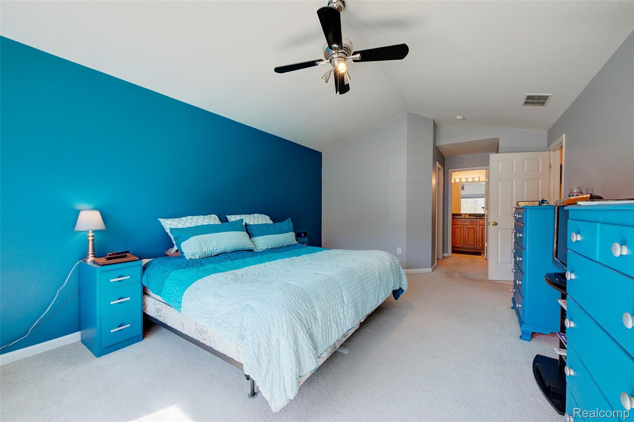 1107 Rial Lake Drive Howell, MI 48843 - Photo 7 of 15 4H8A7670_1_2.jpg