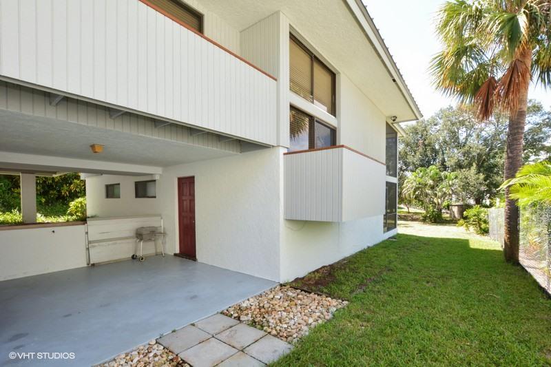 307 Pine Circle Boca Raton, FL 33432 - Photo 13 of 15 Side Yard