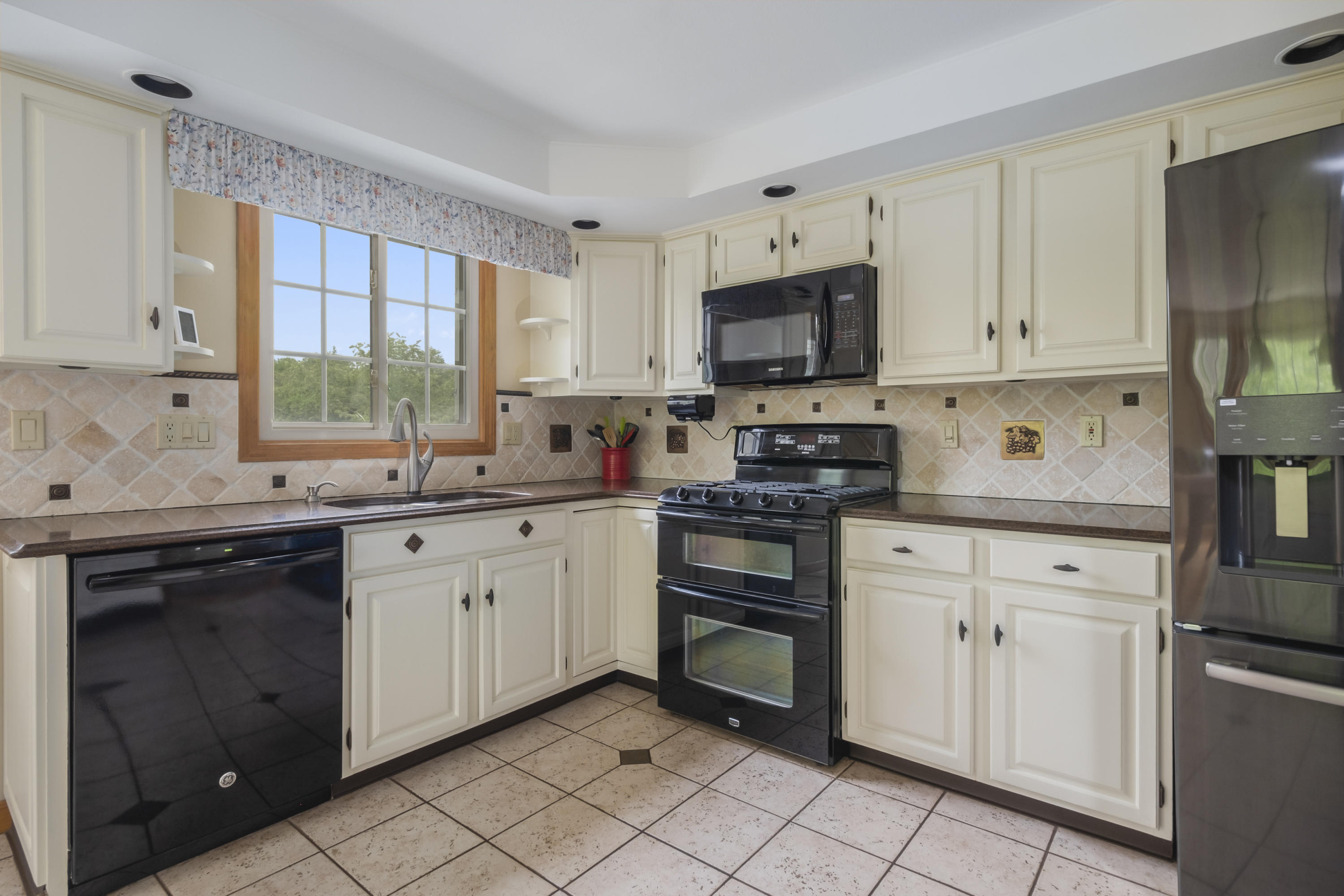 509 Center Street Raynham, MA 02767 - Photo 3 of 31 Kitchen 1