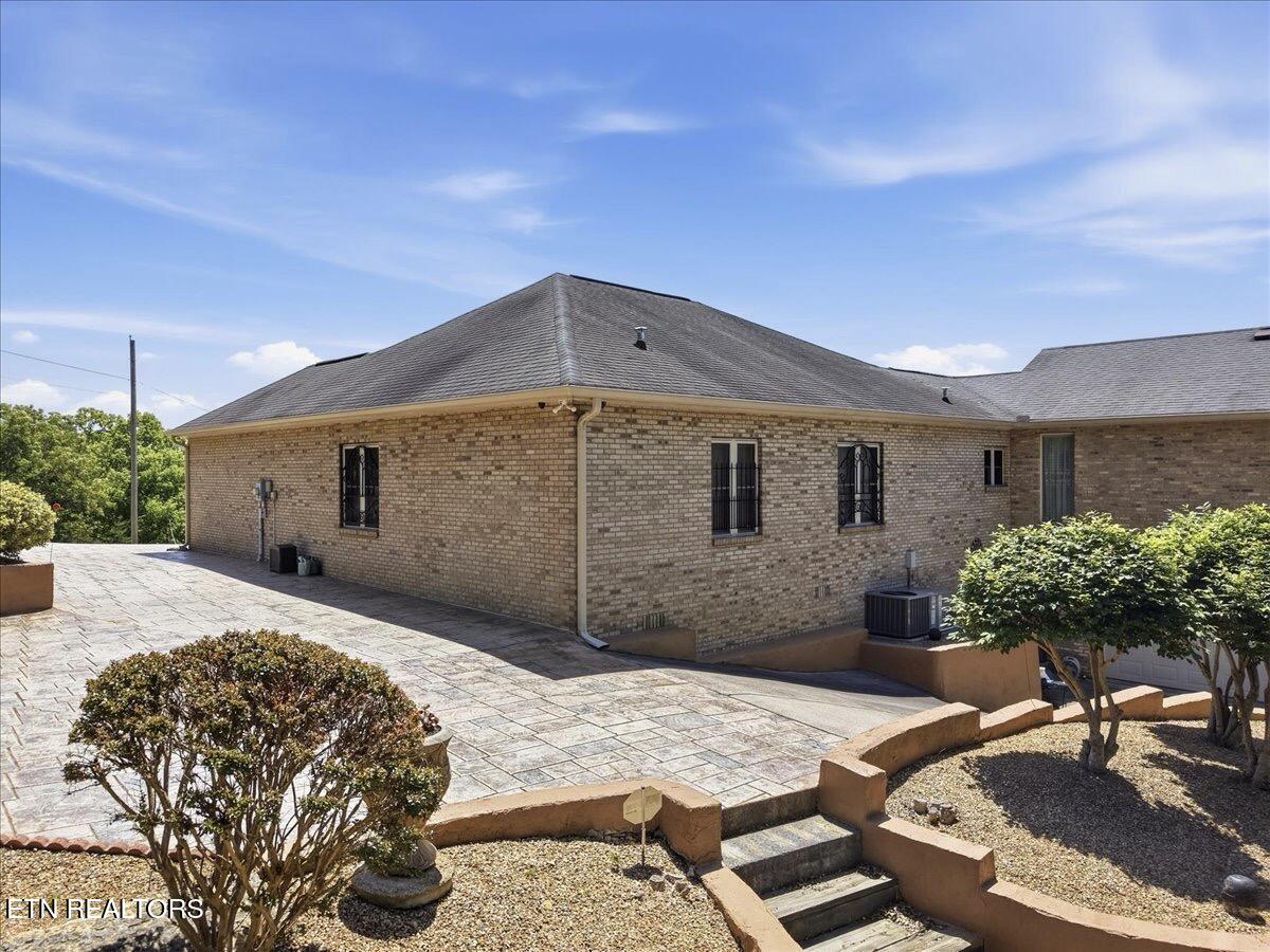 281 Rhondas Way Bean Station, TN 37708 - Photo 3 of 60 04-281_Rhondas_Way_009