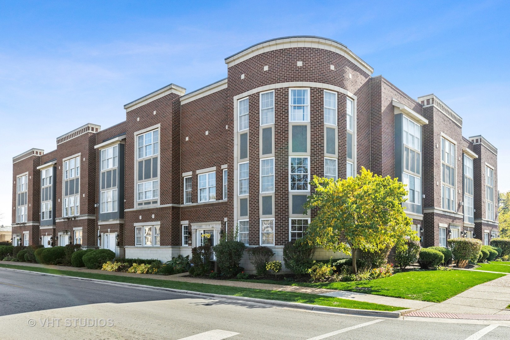 315 East Burlington Street, Unit E Riverside, IL 60546 - Photo 1 of 16