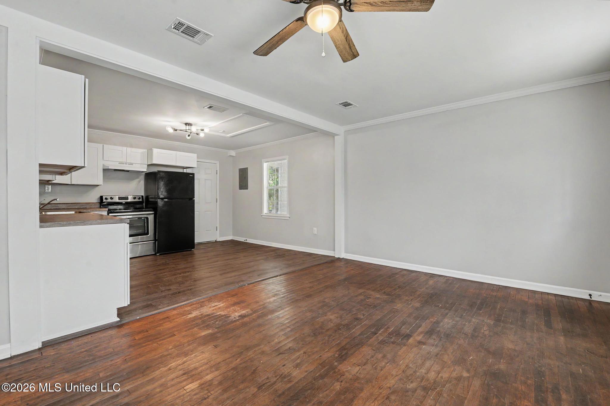 4301 Briggs Street Moss Point, MS 39563 - Photo 5 of 19 005