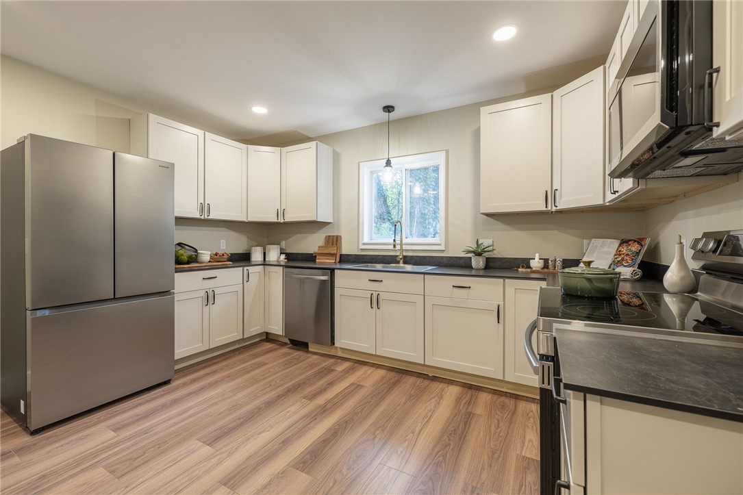 98 Glendale Park Rochester, NY 14613 - Photo 10 of 22 Gallery Image 10