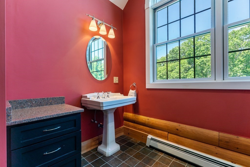 81 Griggs Road Sutton, MA 01590 - Photo 27 of 42