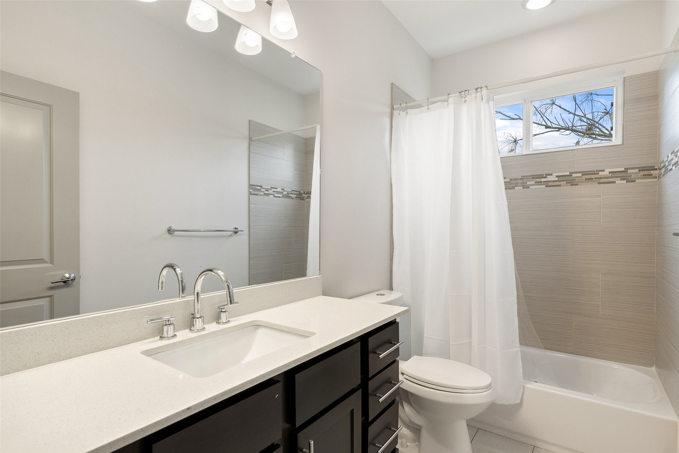2805 Sol Wilson Avenue, Unit B Austin, TX 78702 - Photo 19 of 34 Second bathroom