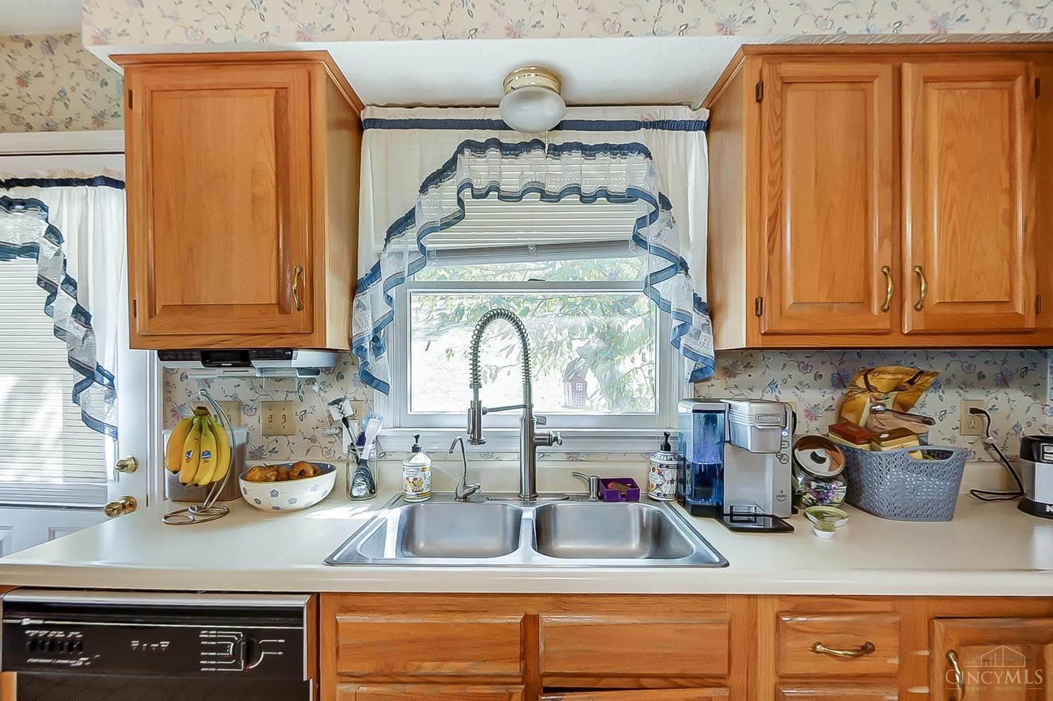 7020 Sheed Road Cincinnati, OH 45247 - Photo 9 of 30