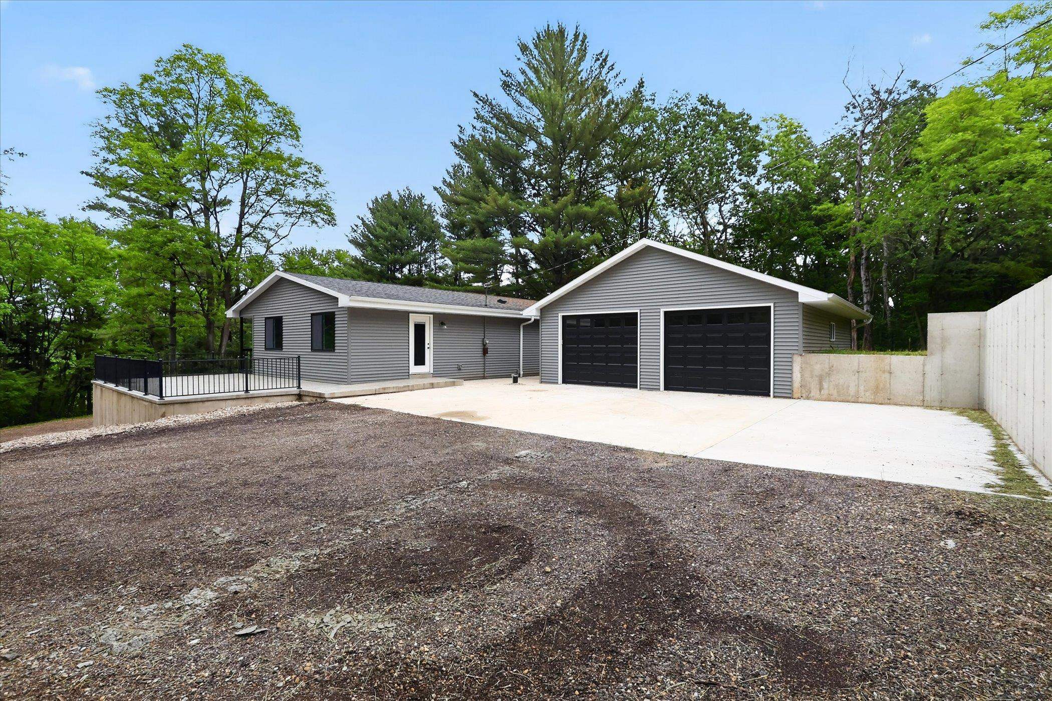 2226 North Britt Road Janesville, WI 53548 - Photo 2 of 46