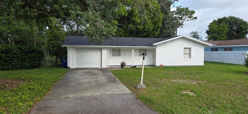 3 Bahia Pl Loop Ocala, FL 34472 - Photo 1 of 31 a view of a house with a yard and large tree