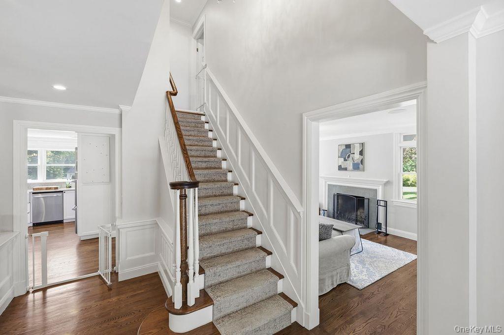 55 Harris Road Katonah, NY 10536 - Photo 7 of 50 Staircase