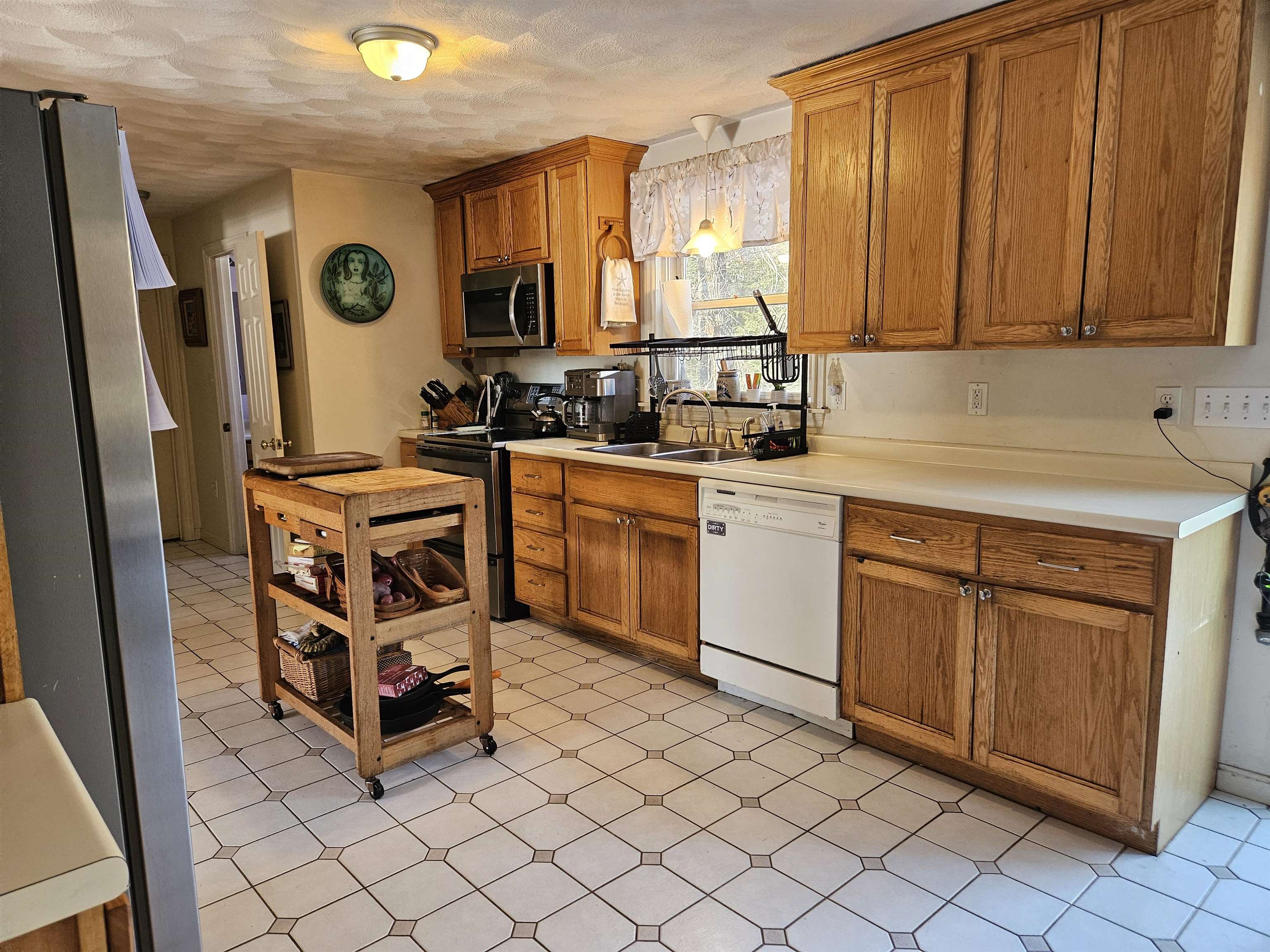 7 Chapman Way Exeter, NH 03833 - Photo 2 of 38