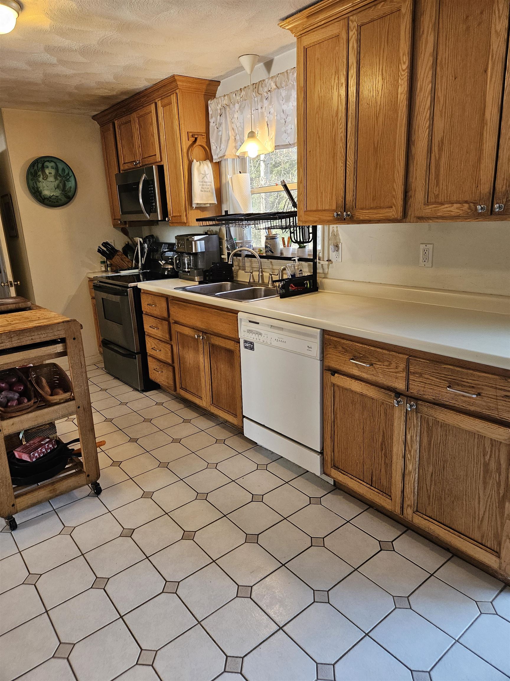 7 Chapman Way Exeter, NH 03833 - Photo 6 of 38