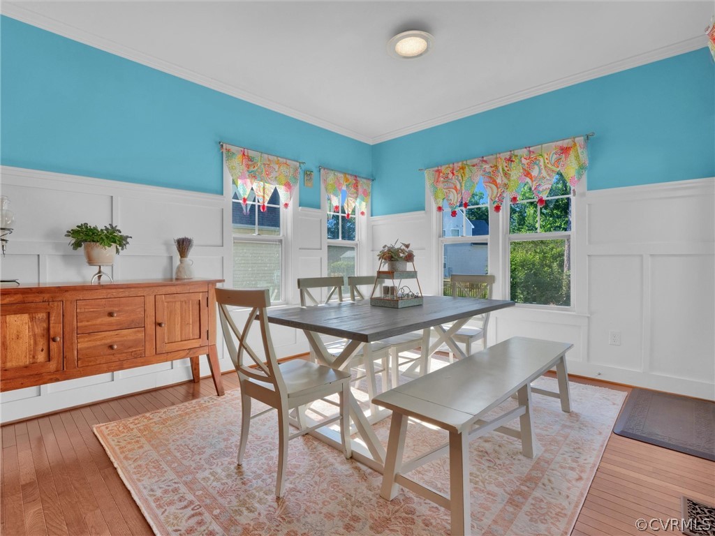 2842 Bayfront Way Midlothian, VA 23112 - Photo 19 of 50 a dining room with furniture and wooden floor