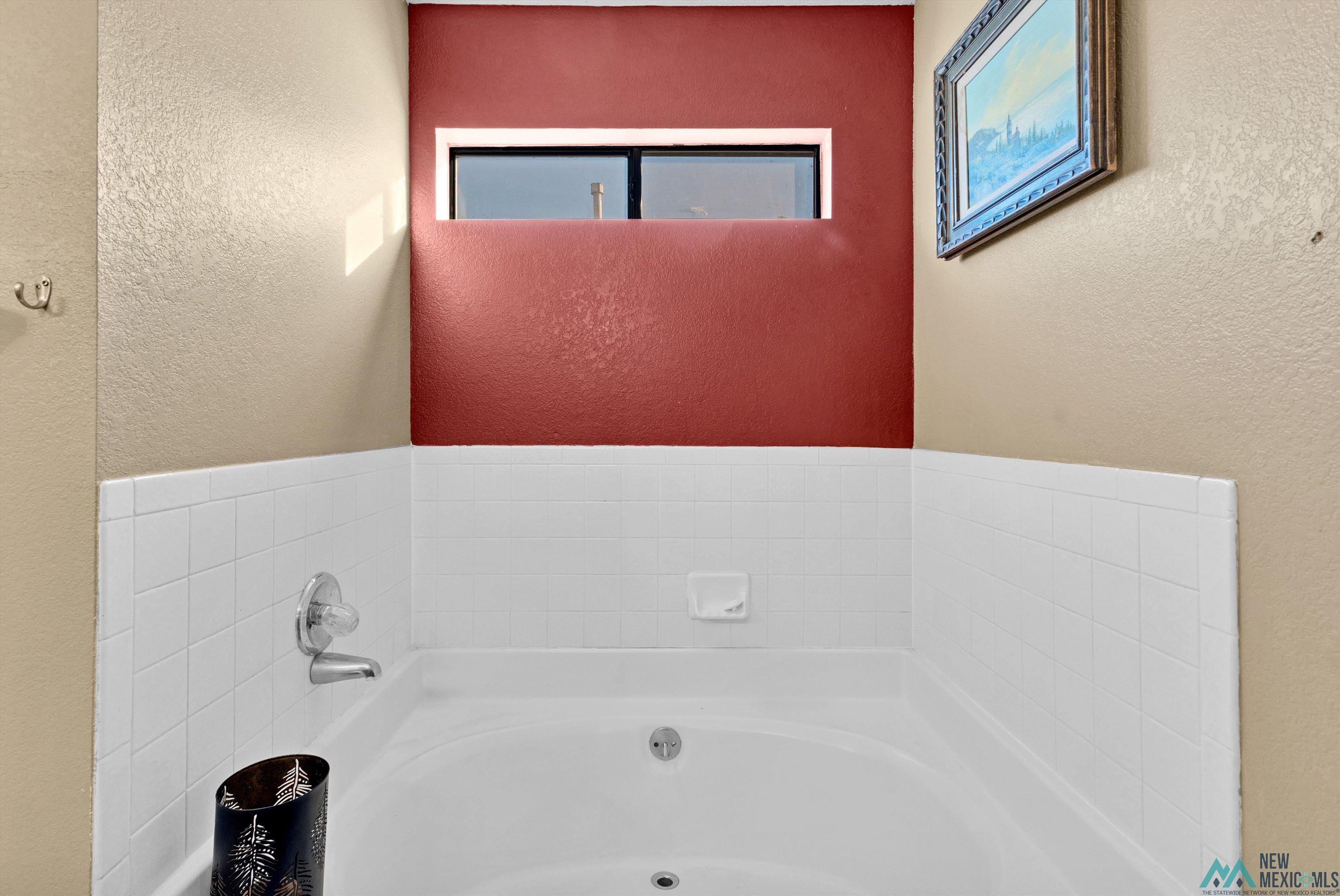 5008 Shadow Road Las Cruces, NM 88011 - Photo 24 of 35 Bathroom with a garden tub and a textured wall