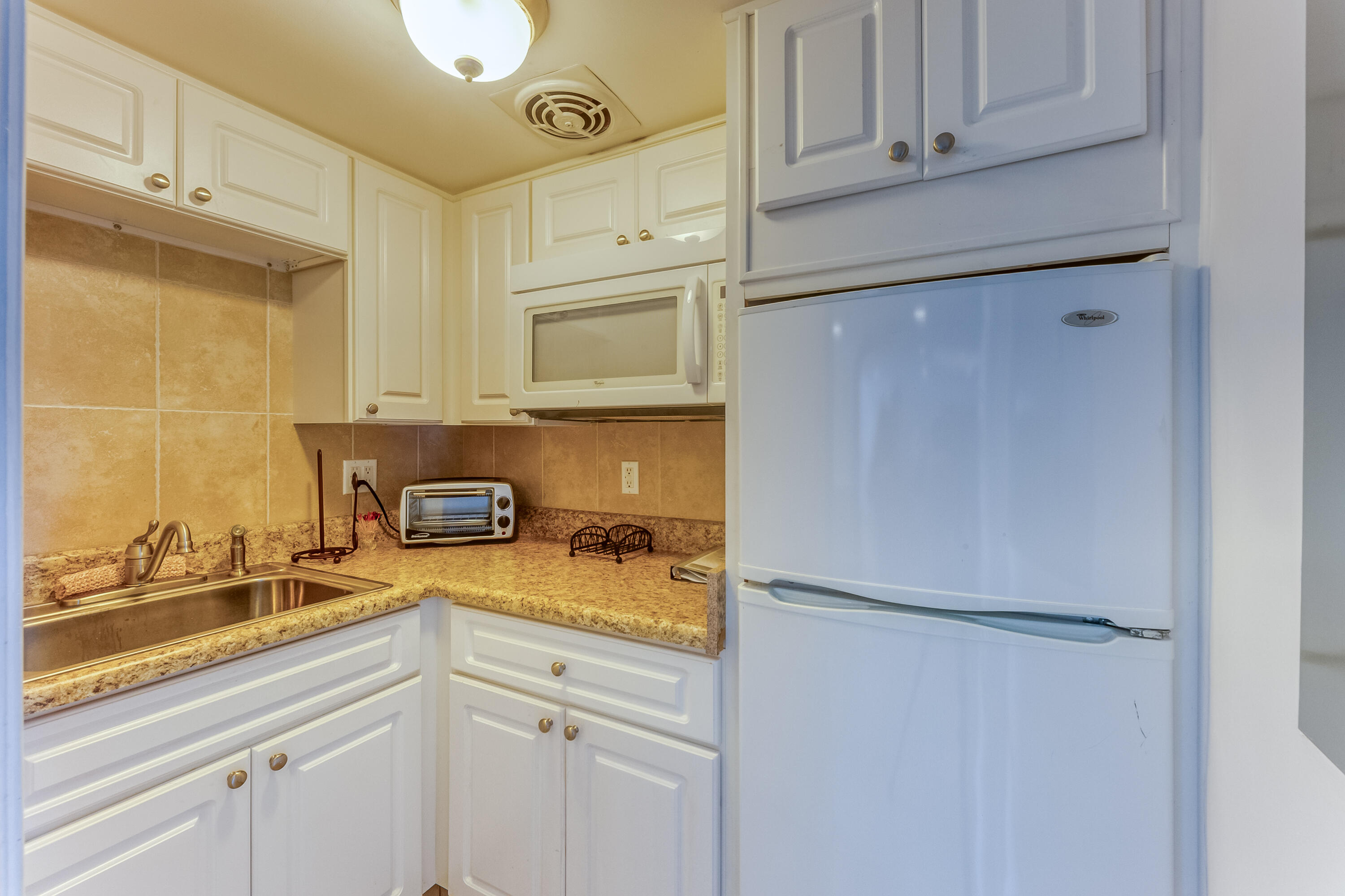 303 North Riverside Drive, Unit PH5 Pompano Beach, FL 33062 - Photo 35 of 46 Community Room Kitchen