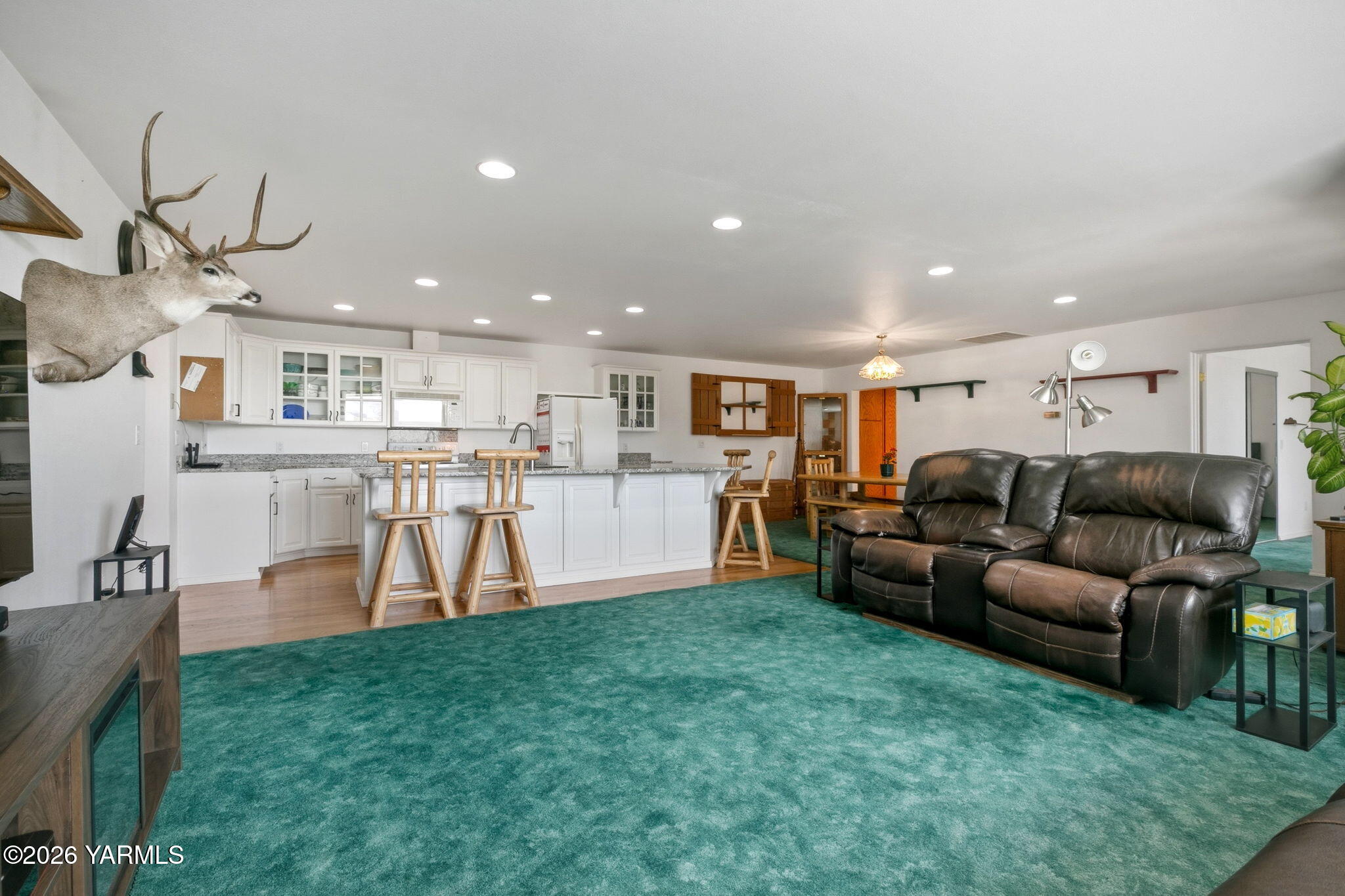 999 Elk Ridge Lane Selah, WA 98942 - Photo 7 of 43 Kitchen/LR