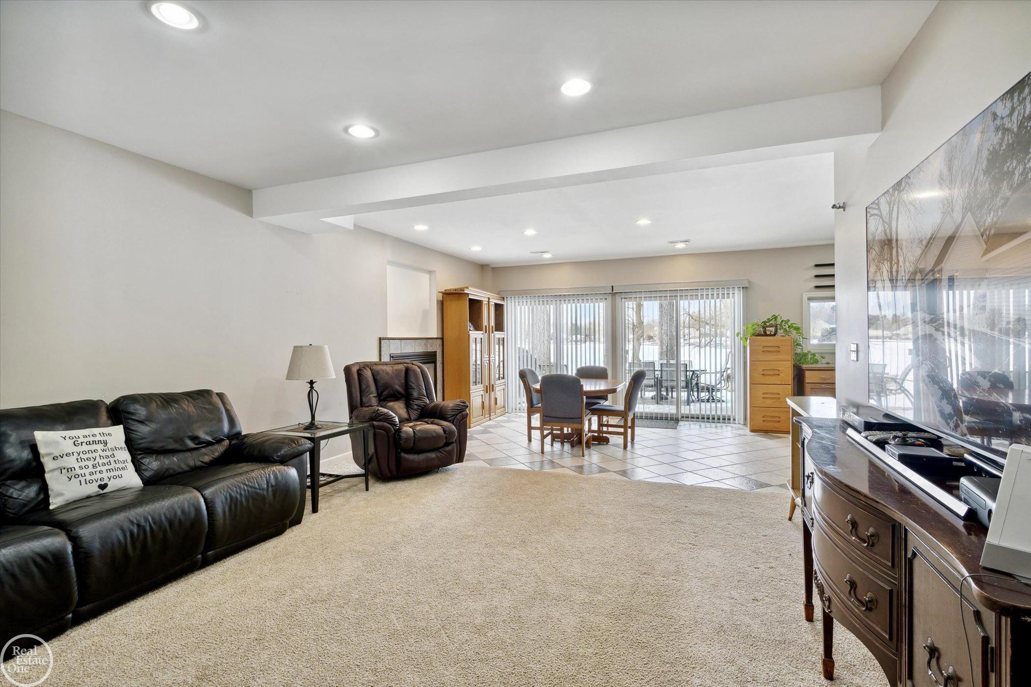 3017 Lansdowne Road Waterford, MI 48329 - Photo 24 of 68 50135496-40B3C950-6A1A-4A56-A595-F6061EF20CCE.JPG