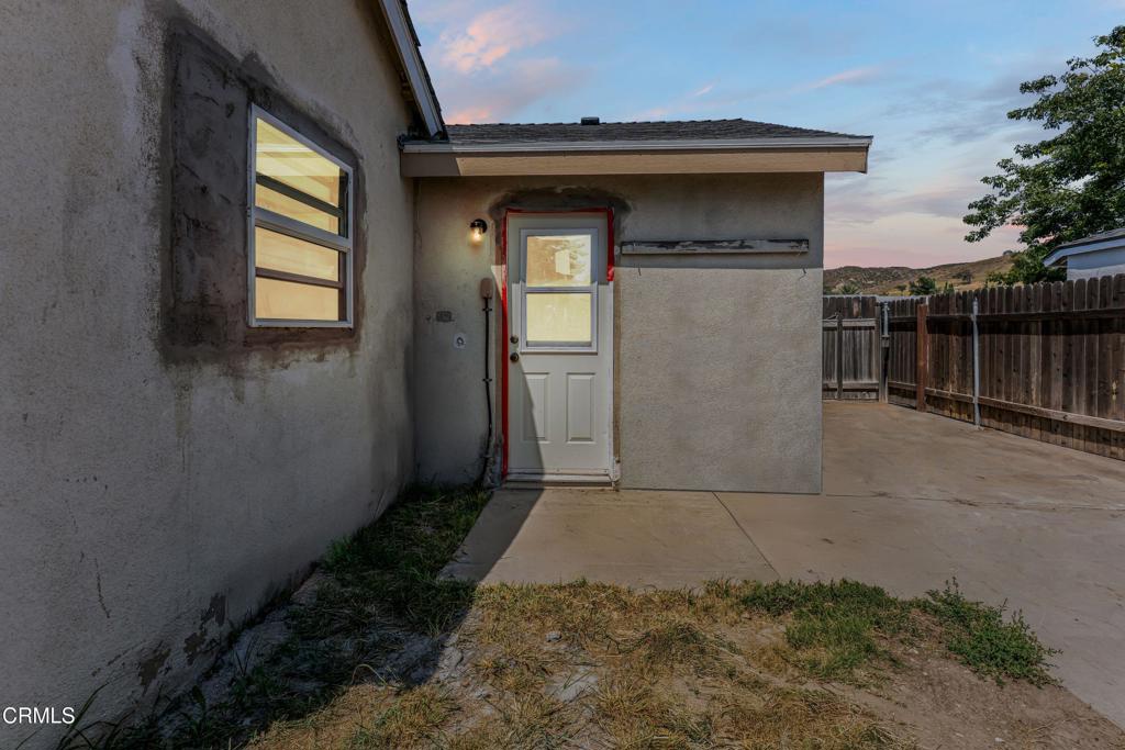 3290 Cole Avenue Simi Valley, CA 93063 - Photo 17 of 24 a view of a pathway of a house