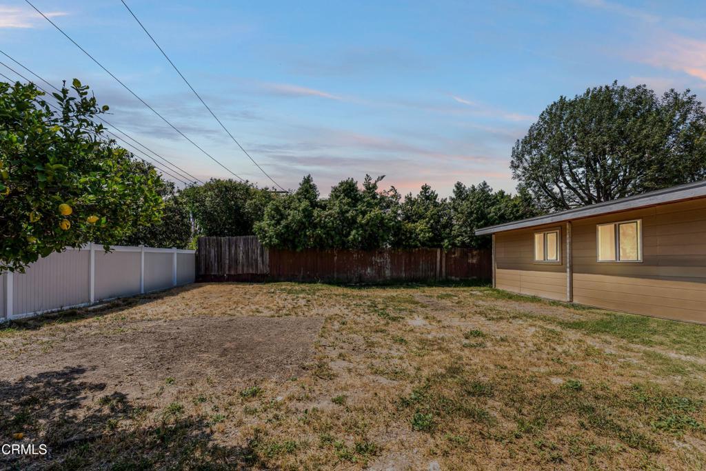 3290 Cole Avenue Simi Valley, CA 93063 - Photo 19 of 24 a backyard of a house