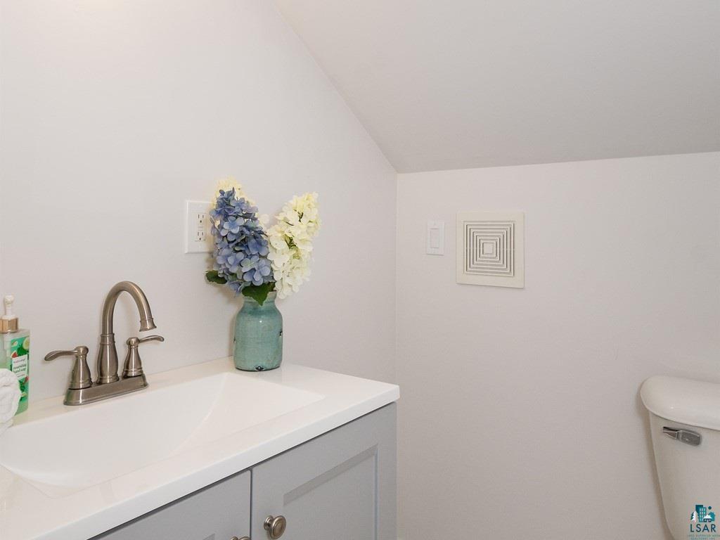 5918 Jean Duluth Road Duluth, MN 55803 - Photo 27 of 34 Upper Full Bath