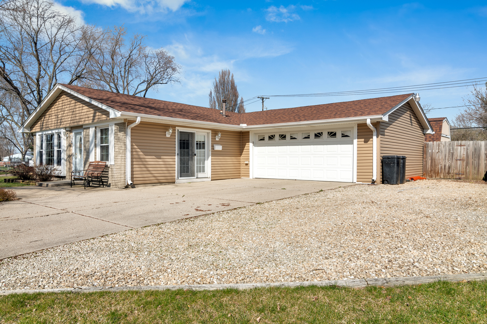 72 Marnel Road Montgomery, IL 60538 - Photo 4 of 26 a front view of a house with a yard
