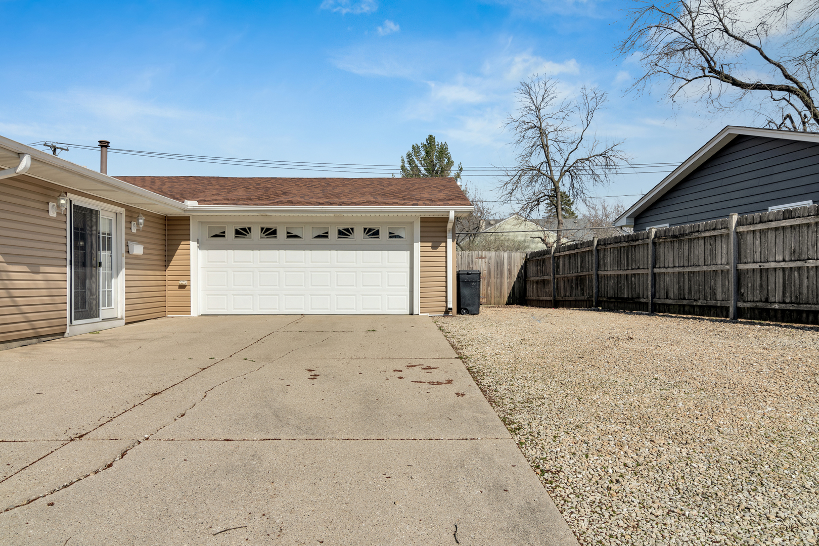 72 Marnel Road Montgomery, IL 60538 - Photo 5 of 26 a front view of a house with a yard