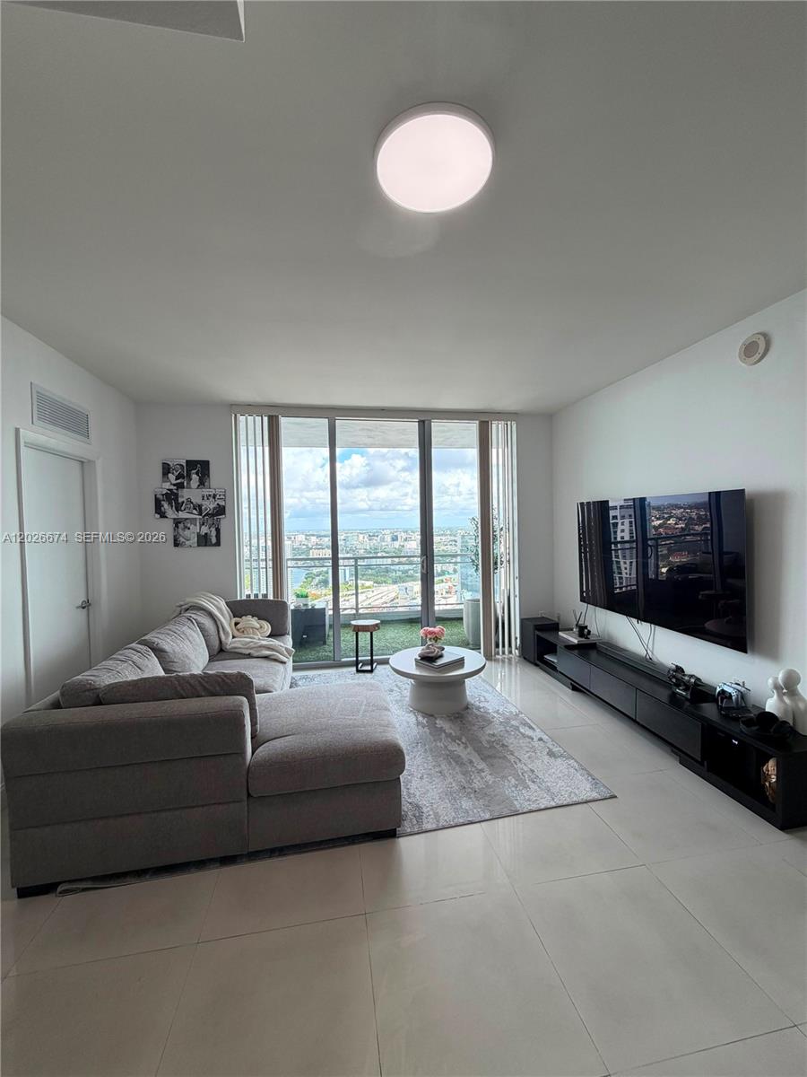 90 Southwest 3rd Street, Unit 4006 Miami, FL 33130 - Photo 3 of 19 Photo 3