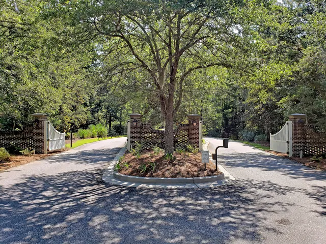 $999,000 | 4368 Lady Banks Lane, Hollywood, SC 29470