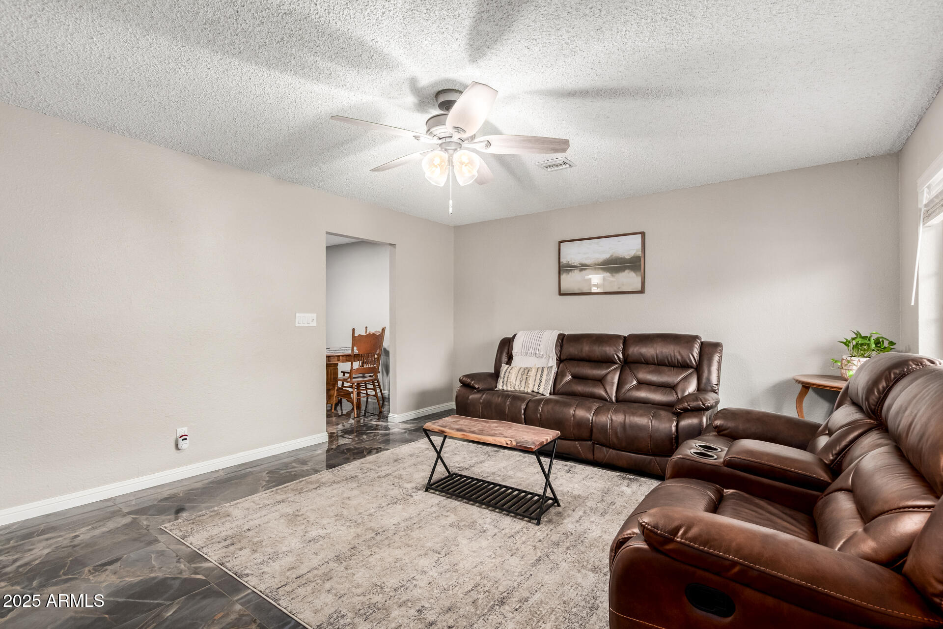 2301 East Marilyn Road Phoenix, AZ 85022 - Photo 4 of 30 4 - Marilyn