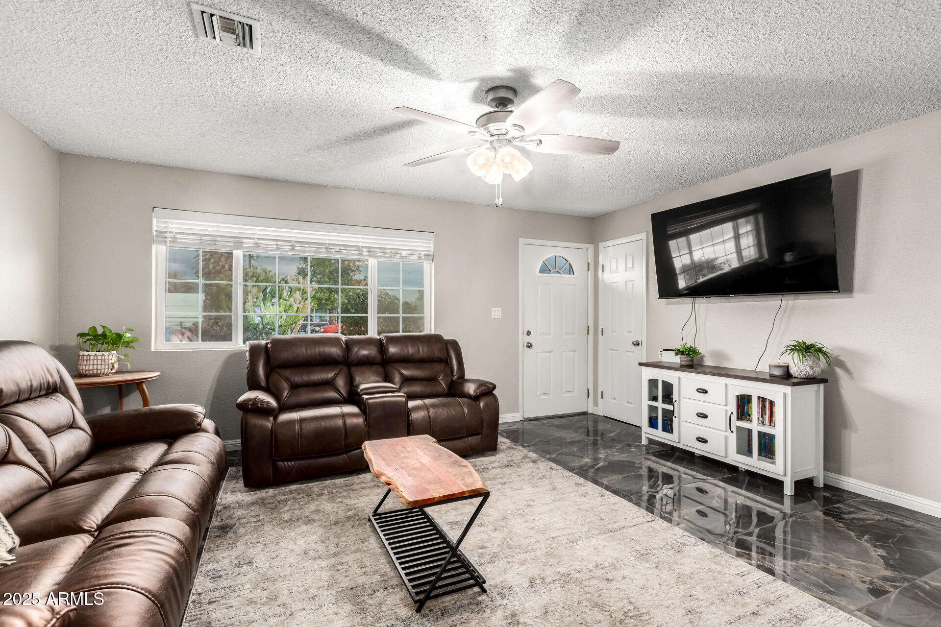 2301 East Marilyn Road Phoenix, AZ 85022 - Photo 5 of 30 5 - Marilyn