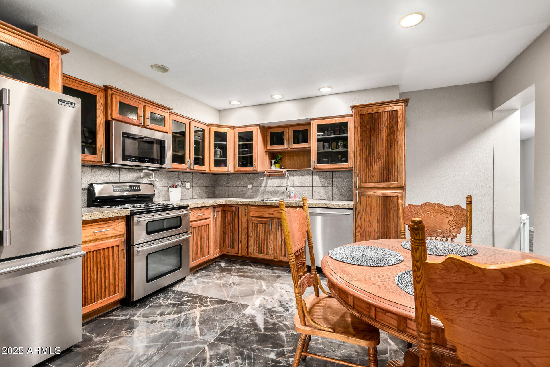 2301 East Marilyn Road Phoenix, AZ 85022 - Photo 7 of 30 7 - Marilyn