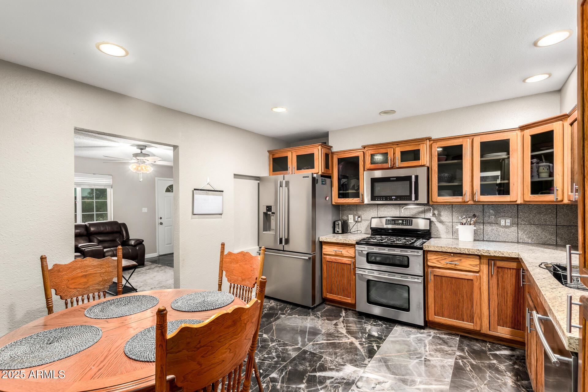 2301 East Marilyn Road Phoenix, AZ 85022 - Photo 9 of 30 9 - Marilyn
