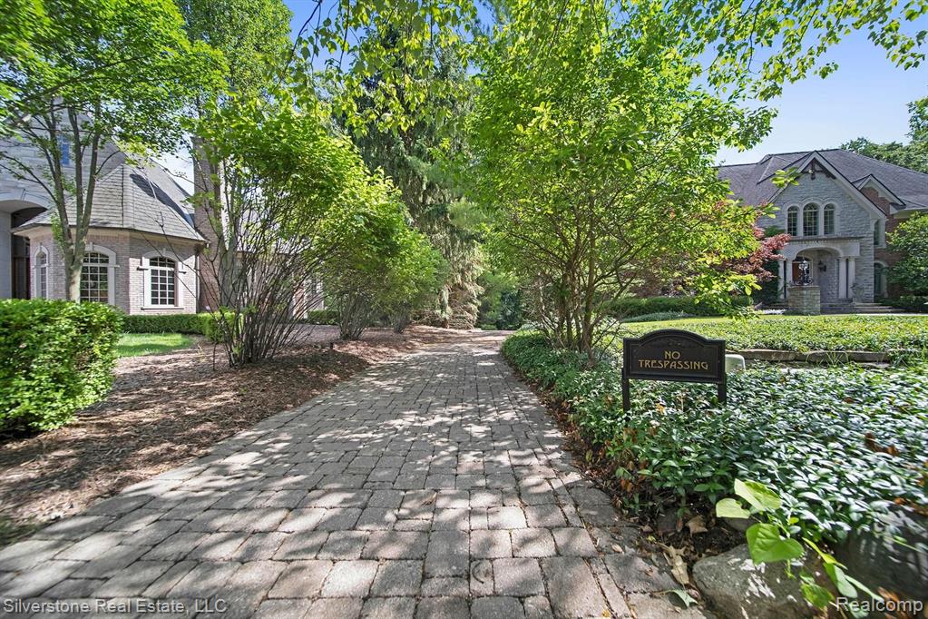 1913 Arthurs Way Rochester Hills, MI 48306 - Photo 4 of 61
