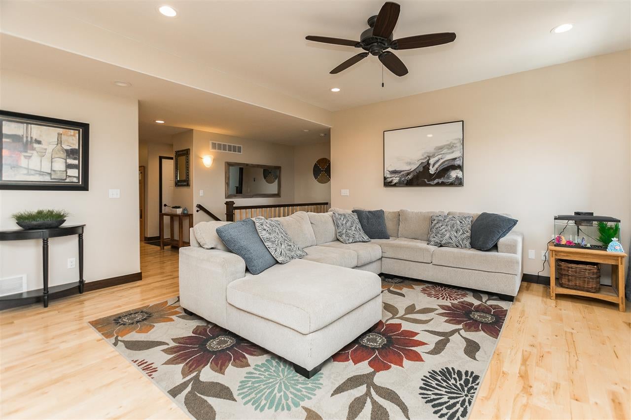 1204 Wood Lily Road Solon, IA 52333 - Photo 3 of 42 Gallery Image 3